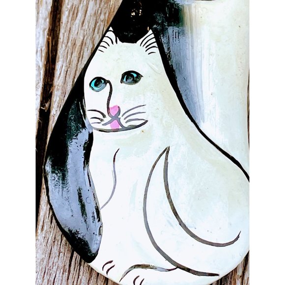 Vintage Folk Art Lacquer wood Cat Brooch - Picture 4 of 7